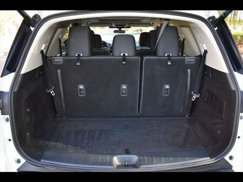 Used 2022 Nissan Pathfinder SV w/ SV Premium Package FWD image 26
