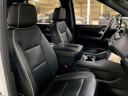 Used 2023 Chevrolet Suburban Premier image 7