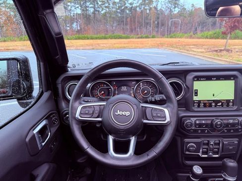 Used 2022 Jeep Wrangler Unlimited Sahara image 9