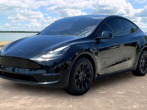 Used 2023 Tesla Model Y Long Range AWD/4WD image 1