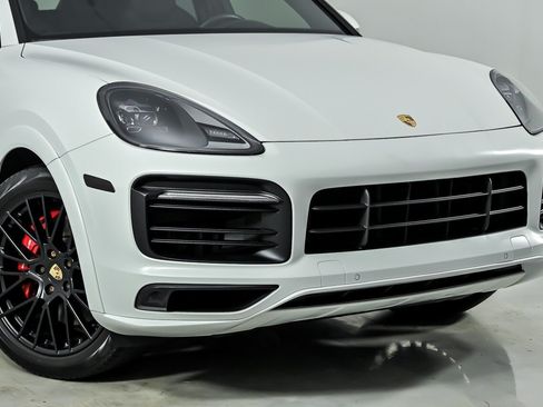 Used 2023 Porsche Cayenne GTS AWD/4WD image 3