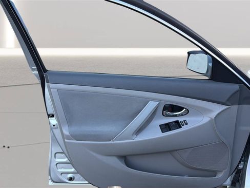 Used 2009 Toyota Camry FWD image 18