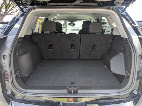 Used 2024 GMC Terrain SLE AWD/4WD image 13