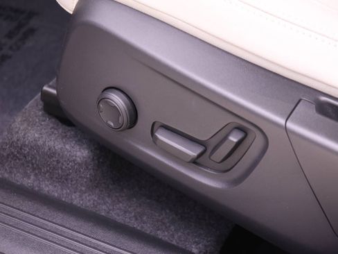 New 2026 Volvo XC40 B5 Plus w/ Protection Package Premier image 20