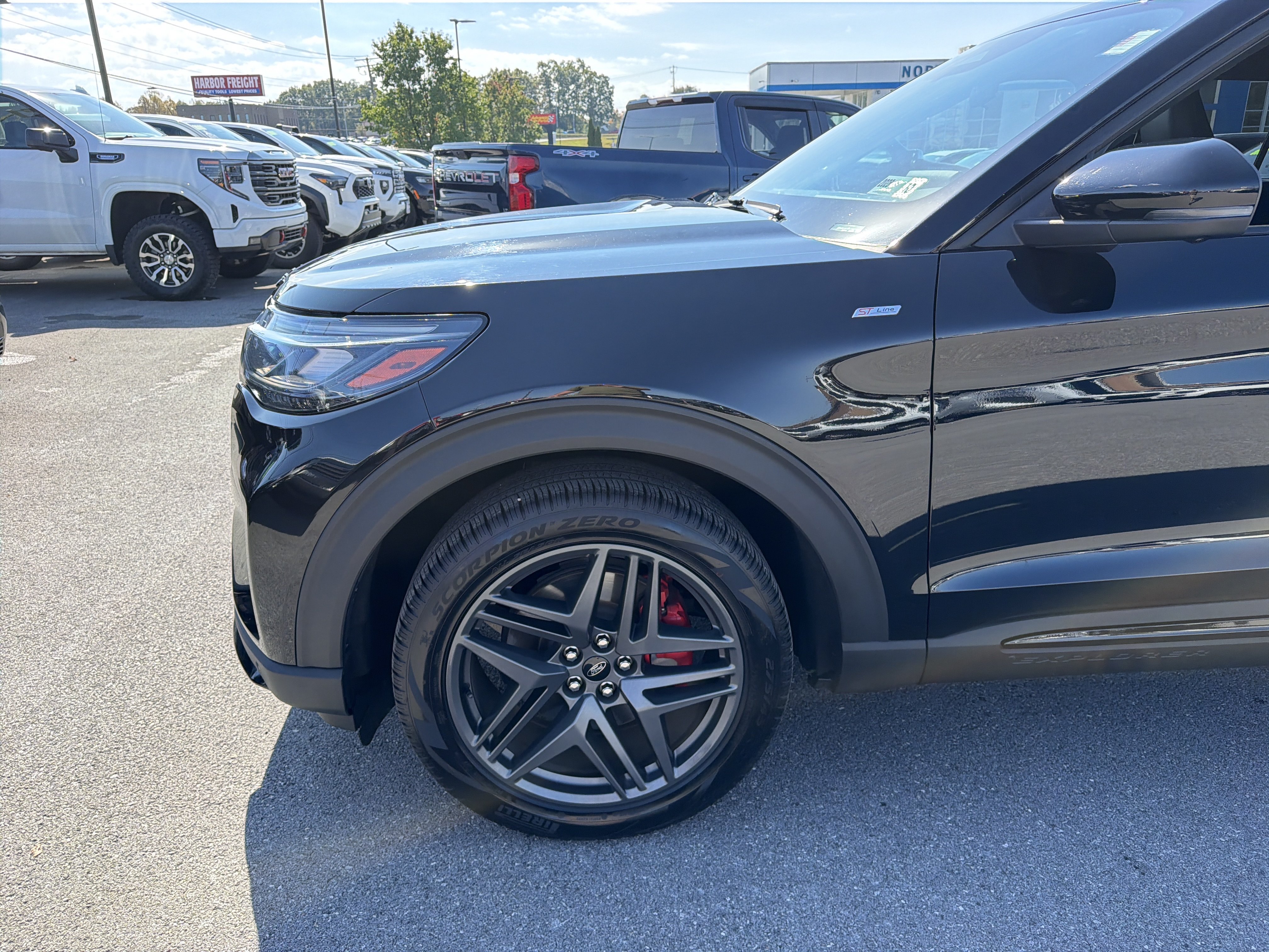 Used 2025 Ford Explorer ST-Line w/ ST-Line Street Pack AWD/4WD image 12