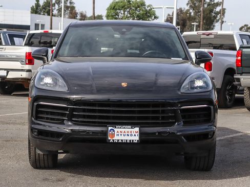 Used 2021 Porsche Cayenne w/ Driver Memory Package image 2