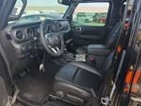 Used 2023 Jeep Wrangler Unlimited Sahara AWD/4WD image 22