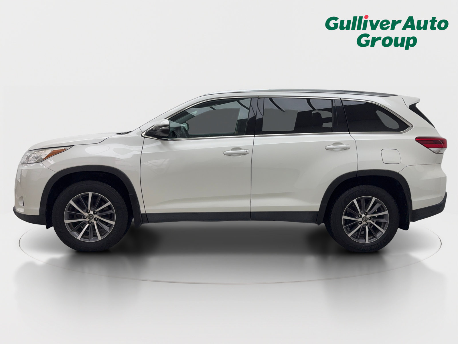 Used 2019 Toyota Highlander XLE AWD/4WD image 3