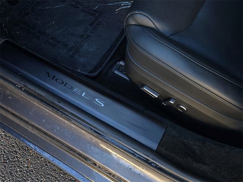 Used 2022 Tesla Model S image 17