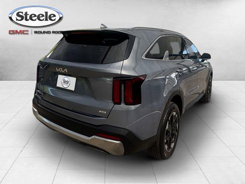 Used 2025 Kia Sorento S AWD/4WD image 5