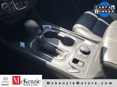 Used 2023 Chevrolet Traverse Premier FWD image 19