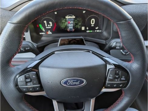 Used 2025 Ford Explorer ST-Line w/ ST-Line Street Pack image 15