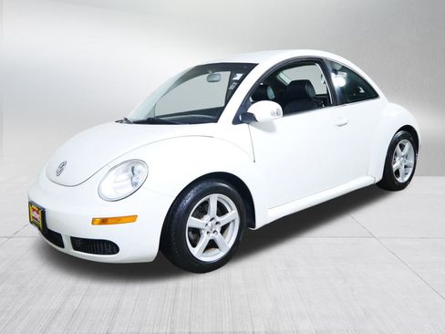 Used 2010 Volkswagen Beetle Coupe image 3