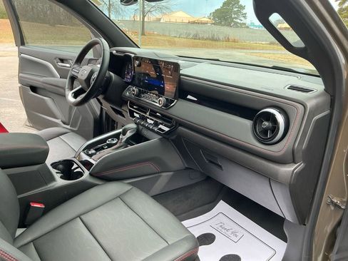 Used 2023 Chevrolet Colorado Z71 w/ Z71 Convenience Package 2 image 24