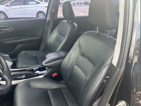Used 2016 Honda Accord Touring image 18