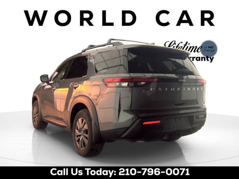 Used 2025 Nissan Pathfinder SV w/ SV Premium Package FWD image 3
