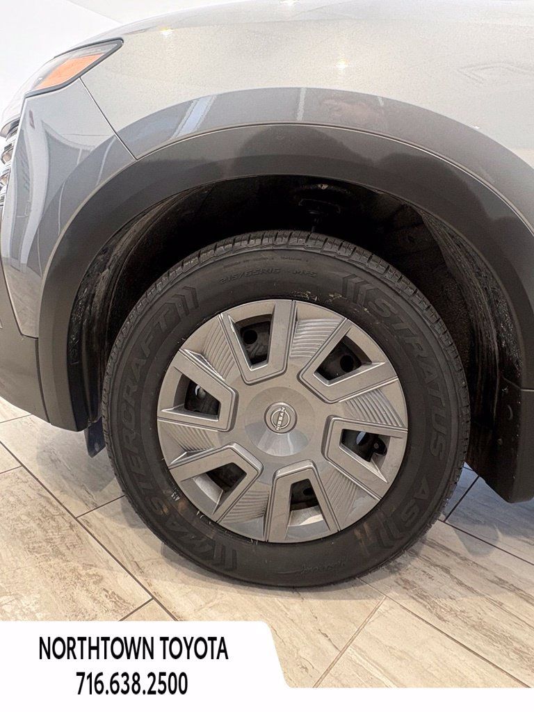Used 2025 Nissan Kicks S AWD/4WD image 10