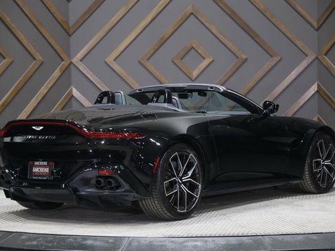 Used 2022 Aston Martin V8 Vantage image 2