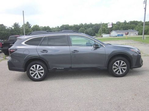 Used 2023 Subaru Outback Premium AWD/4WD image 6