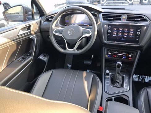 Used 2024 Volkswagen Tiguan SE FWD image 10