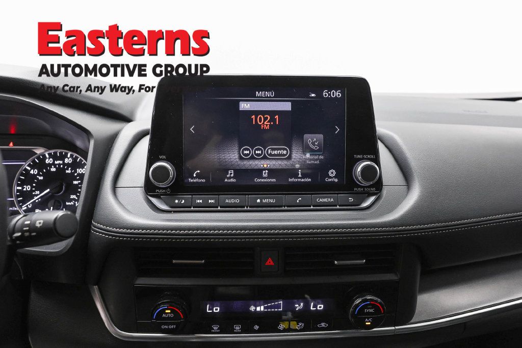 Used 2025 Nissan Rogue SV AWD/4WD image 13