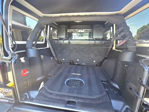 Used 2017 Jeep Wrangler Unlimited Sahara AWD/4WD image 14