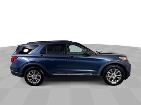 Used 2020 Ford Explorer XLT w/ Equipment Group 202A AWD/4WD image 9