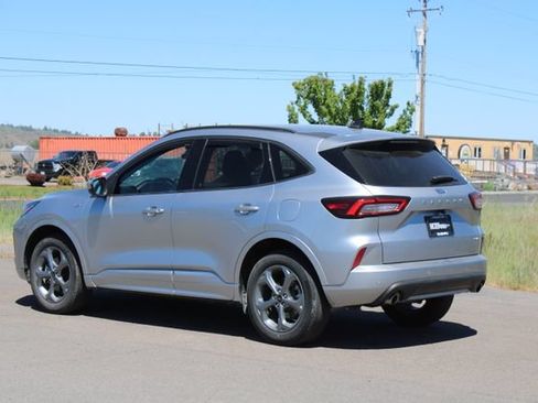 Used 2023 Ford Escape ST-Line Select w/ Tech Pack #1 AWD/4WD image 3