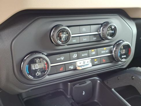 New 2026 Ford Bronco Big Bend w/ Black Diamond Package AWD/4WD image 18