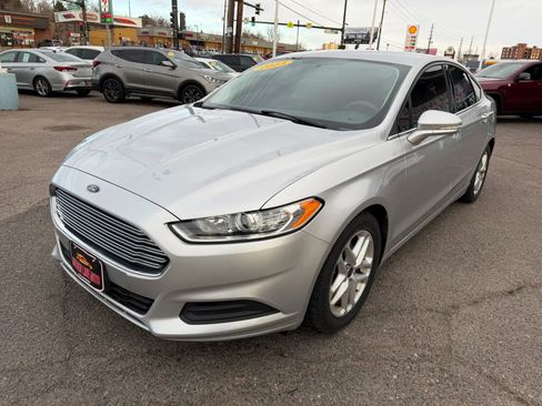 Used 2015 Ford Fusion SE image 4