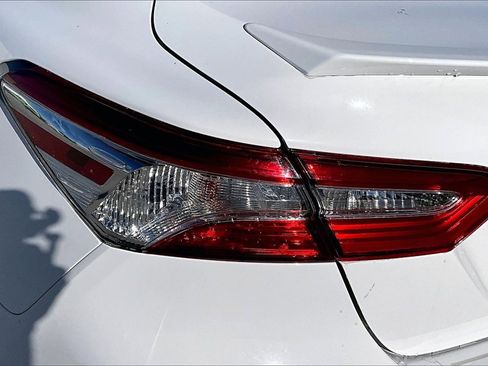 Used 2020 Toyota Camry LE image 31