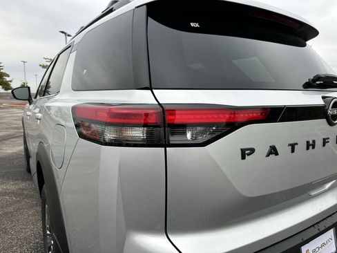 New 2025 Nissan Pathfinder SV w/ Black Appearance Package image 29
