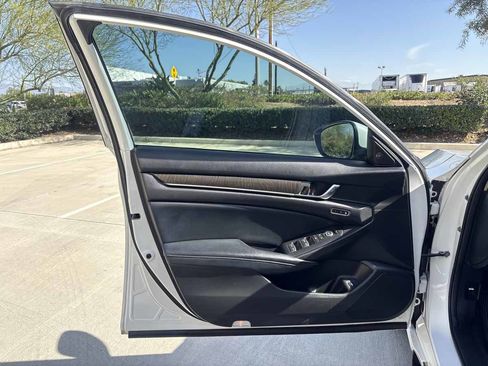 Used 2018 Honda Accord Touring image 23