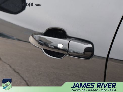Used 2025 Chevrolet Blazer LT AWD/4WD image 19