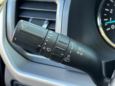 Used 2024 Ford Expedition XLT image 9