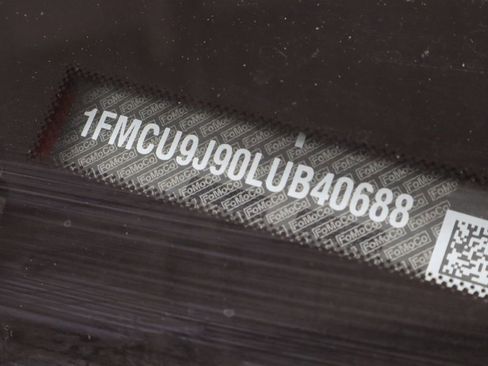 Certified 2020 Ford Escape Titanium AWD/4WD image 35