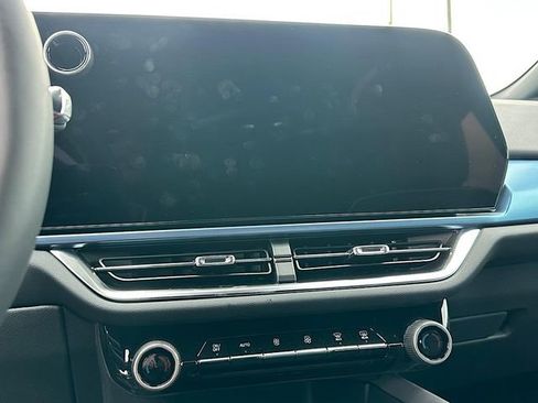 New 2025 Chevrolet Equinox EV LT image 21