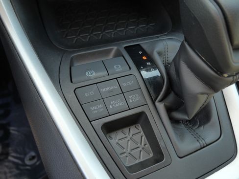 Certified 2025 Toyota RAV4 XLE AWD/4WD image 33