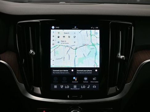 Used 2023 Volvo V60 B5 Cross Country Plus w/ Climate Package image 13