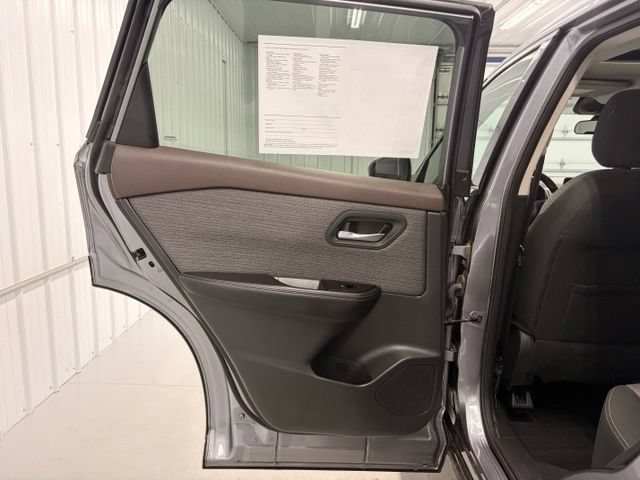 Used 2021 Nissan Rogue SV FWD image 12