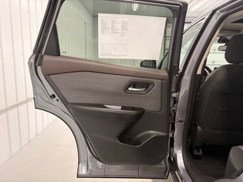 Used 2021 Nissan Rogue SV FWD image 12