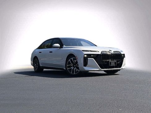 Used 2023 BMW 760i xDrive AWD/4WD image 2