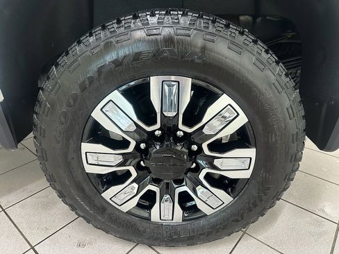 Used 2025 GMC Sierra 3500 Denali w/ Denali Reserve Package image 19