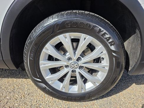 Used 2019 Volkswagen Tiguan SE AWD/4WD image 39