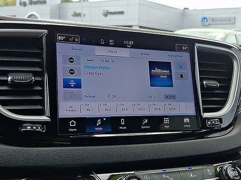 Used 2024 Chrysler Pacifica Touring-L FWD image 21