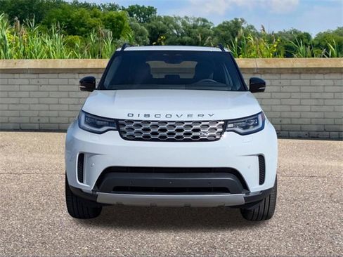 New 2026 Land Rover Discovery S image 2