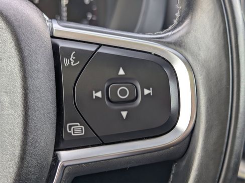 Used 2019 Volvo XC60 T5 Momentum w/ Multimedia Package image 26