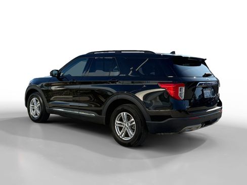 Used 2022 Ford Explorer XLT w/ Equipment Group 202A image 3