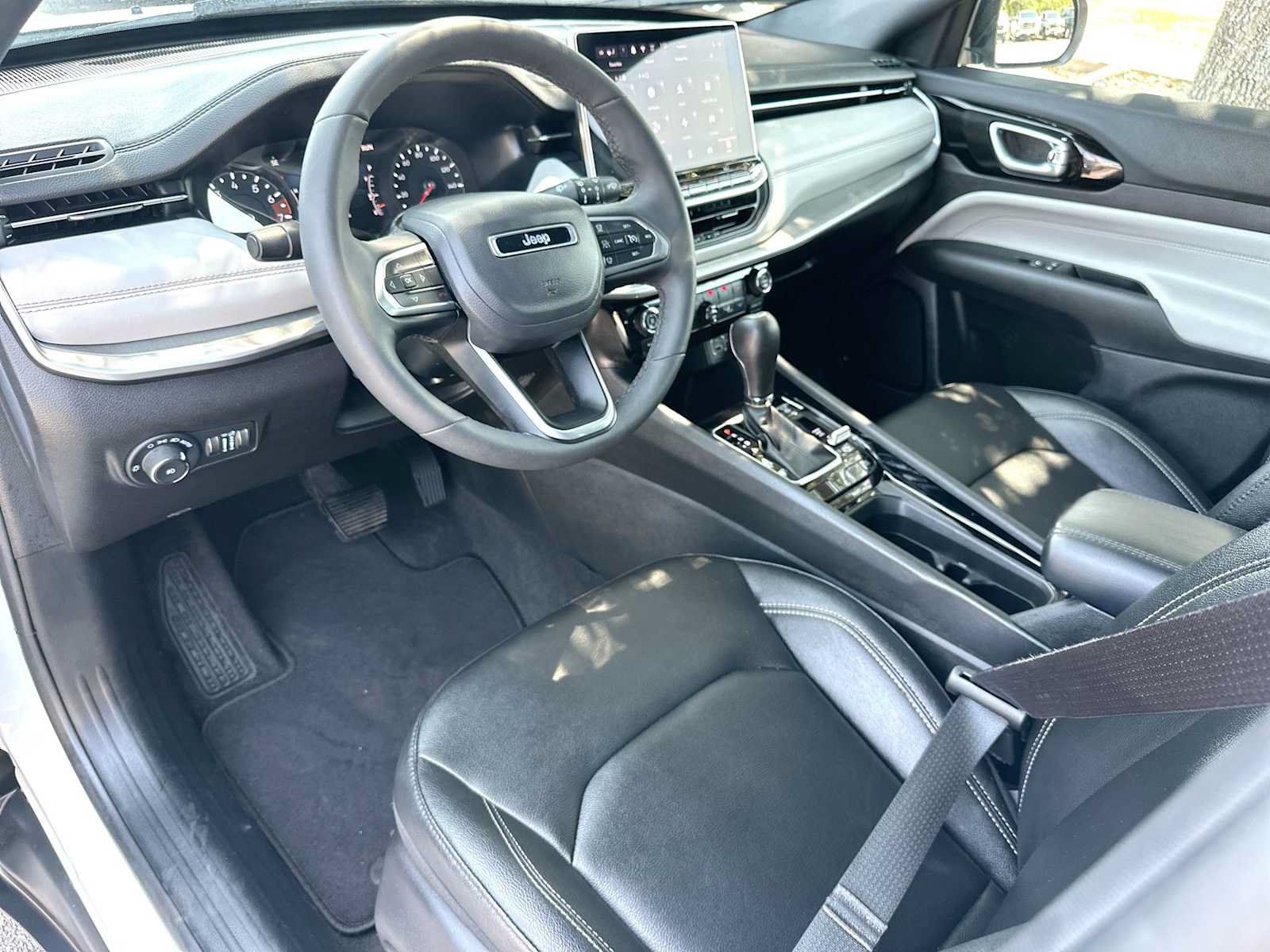 Used 2026 Jeep Compass Limited AWD/4WD image 18