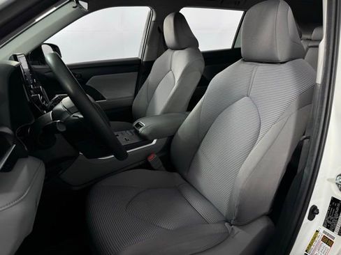 Used 2020 Toyota Highlander L image 14